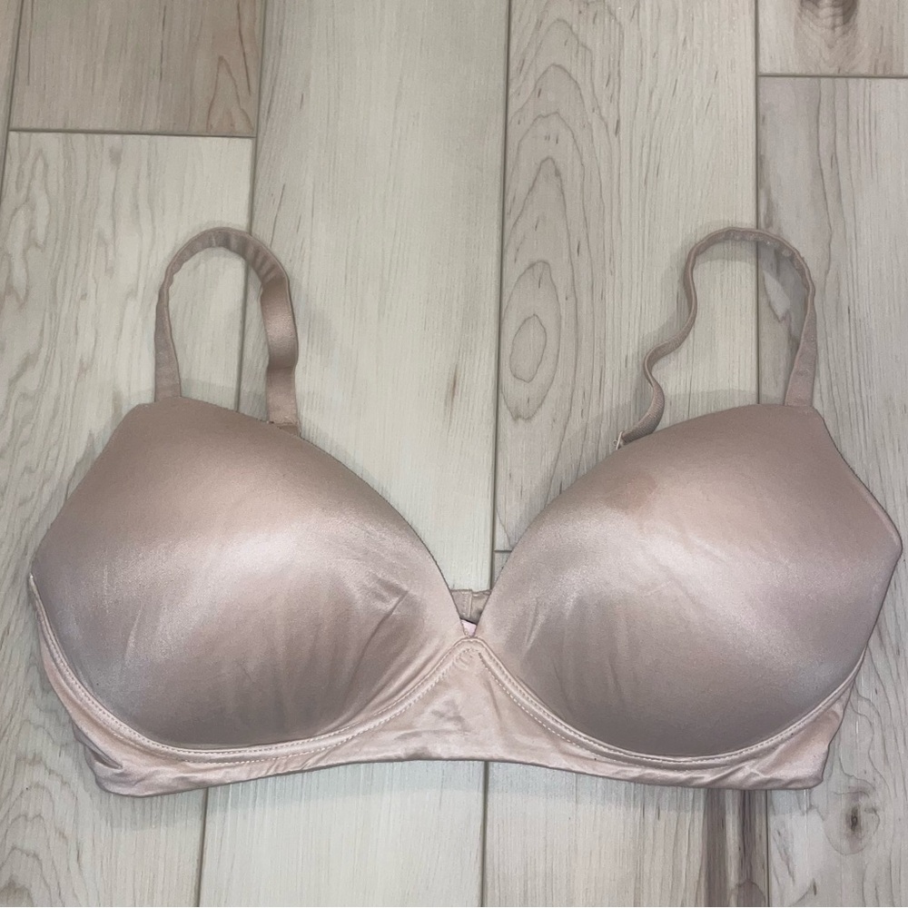 Victoria’s Secret Nude Tan Body by Victoria No Wire Bra